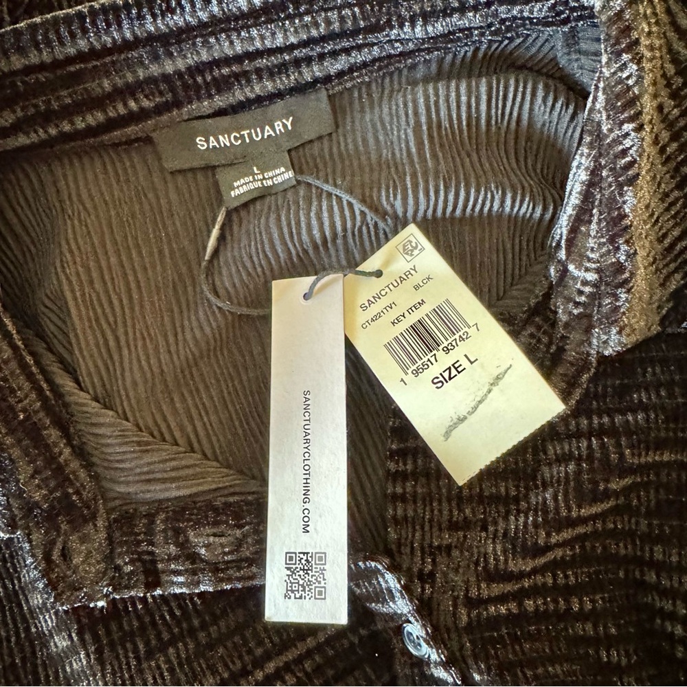 NWT black on black velvet Sanctuary button front top L - Picture 8 of 11